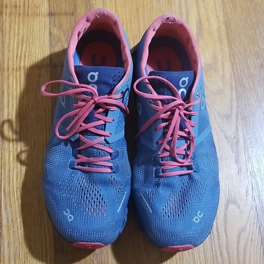 On Cloud X running shoes sz 8